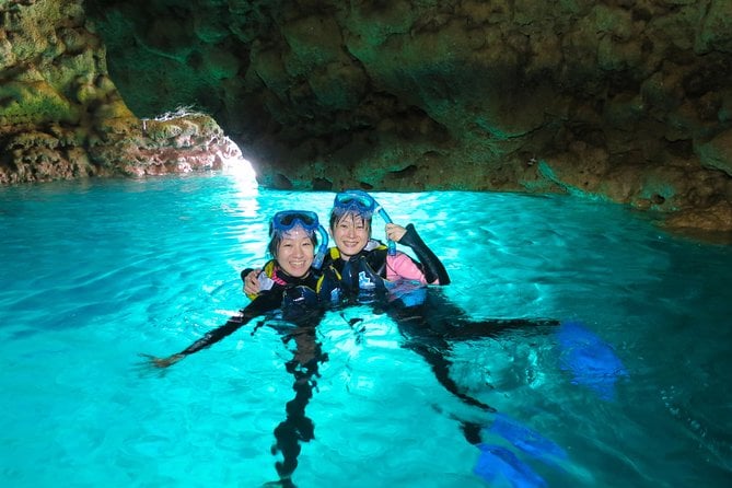 [Okinawa Blue Cave] Snorkeling and Easy Boat Holding! Private System Very Satisfied With the Beautif