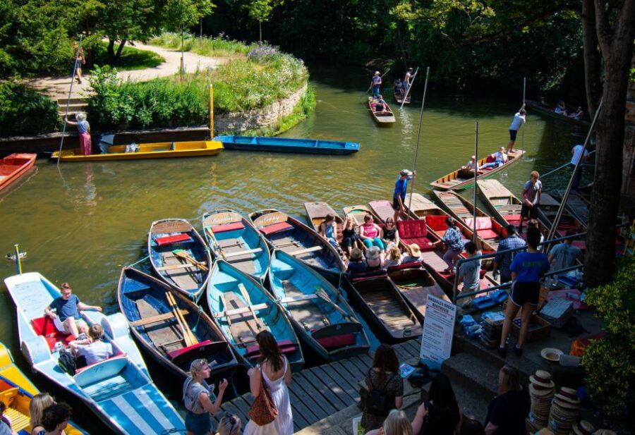 Oxford: Punting Tour on the River Cherwell