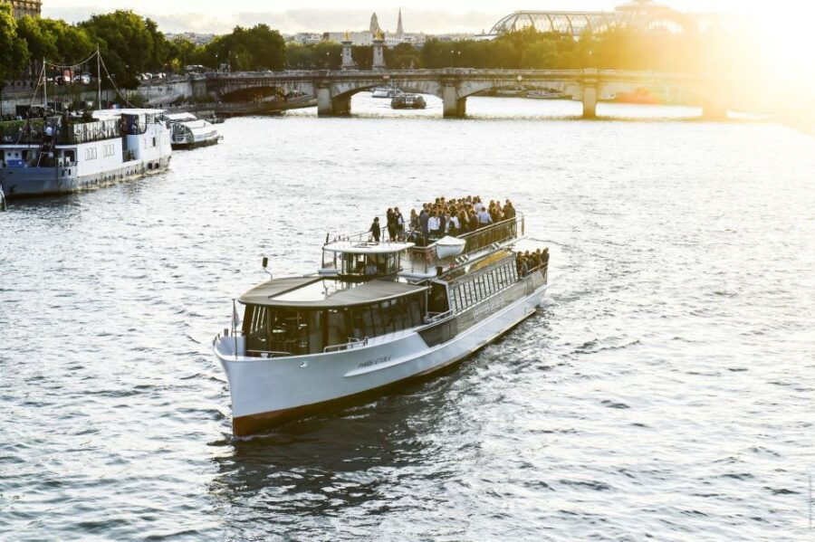 Paris: Evening River Cruise With Music - Good To Know