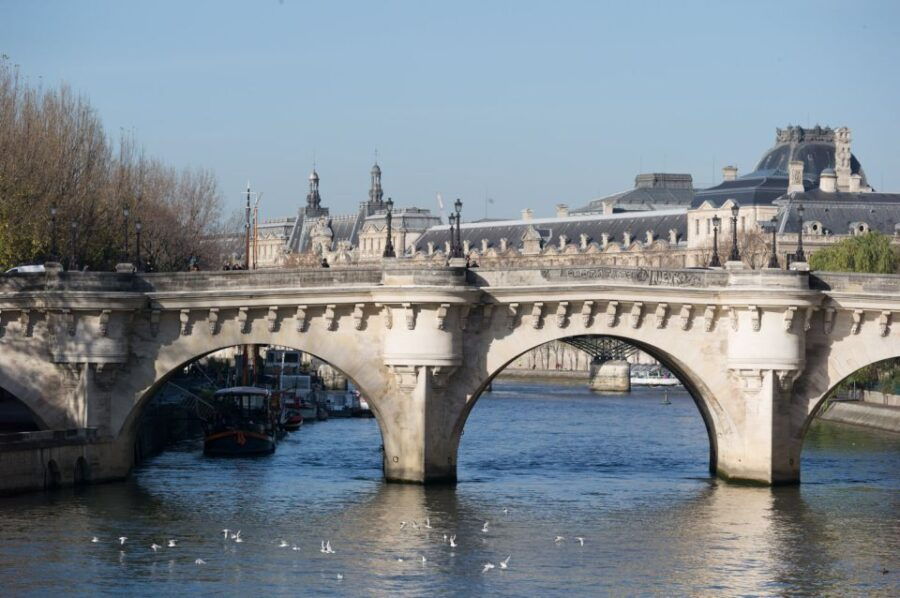 Paris: Historical Crimes Walking Tour in French - Good To Know
