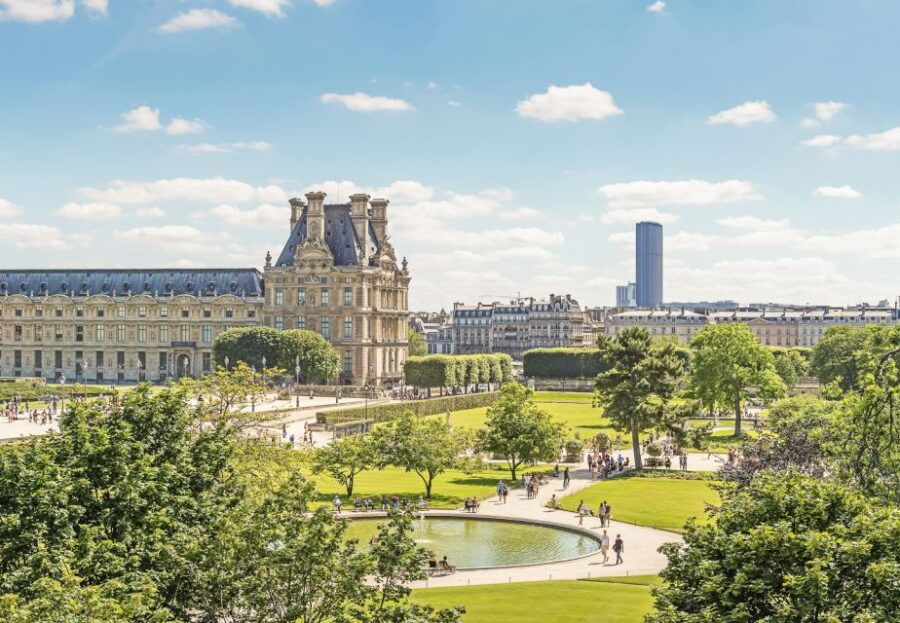 Paris: Louvre Treasure Hunt for Families and Kids