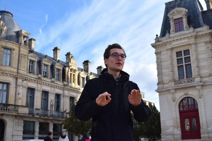 Poitiers: Guided City Walking Tour