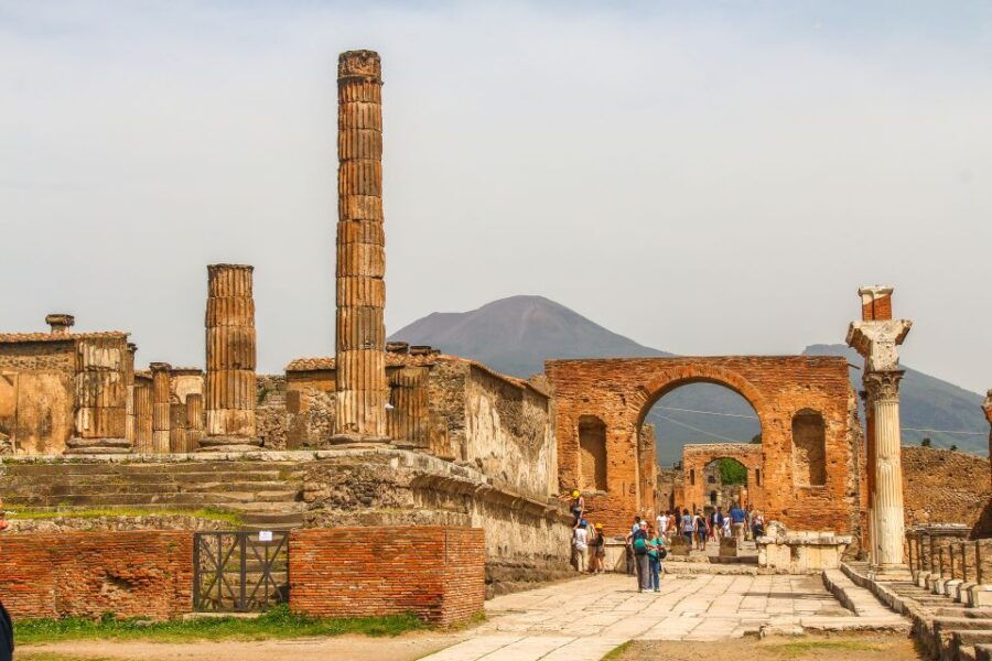 Pompeii: Reserved Entrance and Guided Tour
