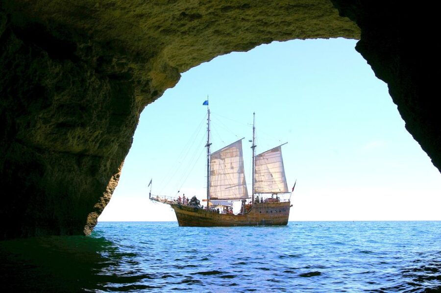 Portimão: Pirate Ship Cave Cruise