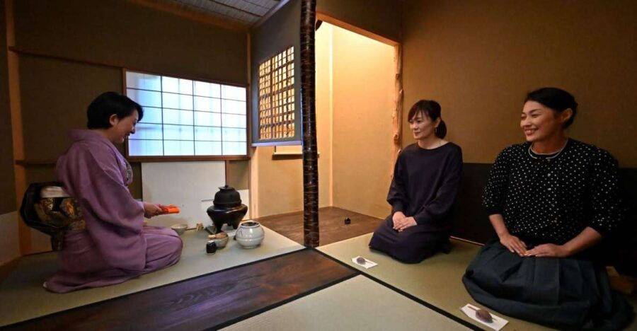 (Private )Kyoto: Local Home Visit Tea Ceremony