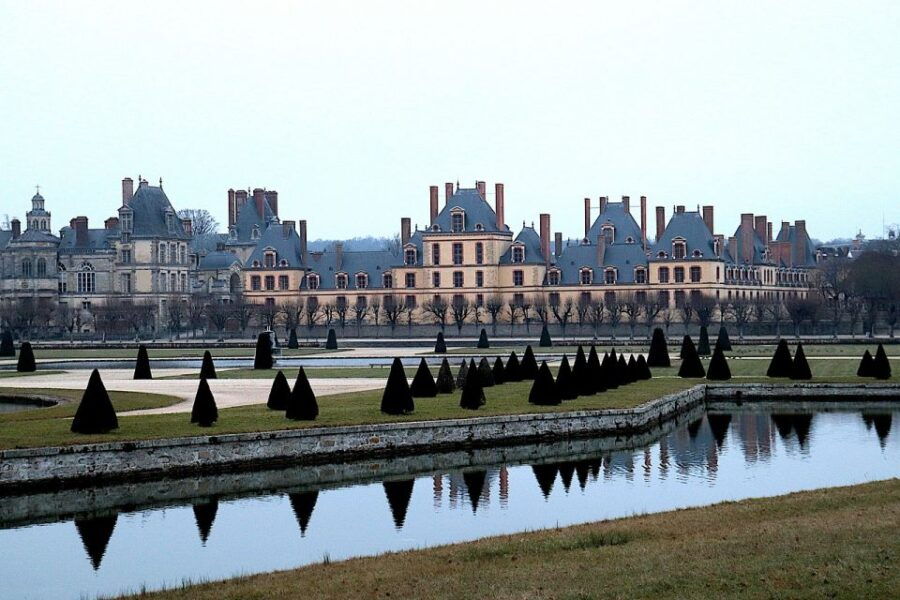 Private Tour to Chateaux of Fontainebleau From Paris