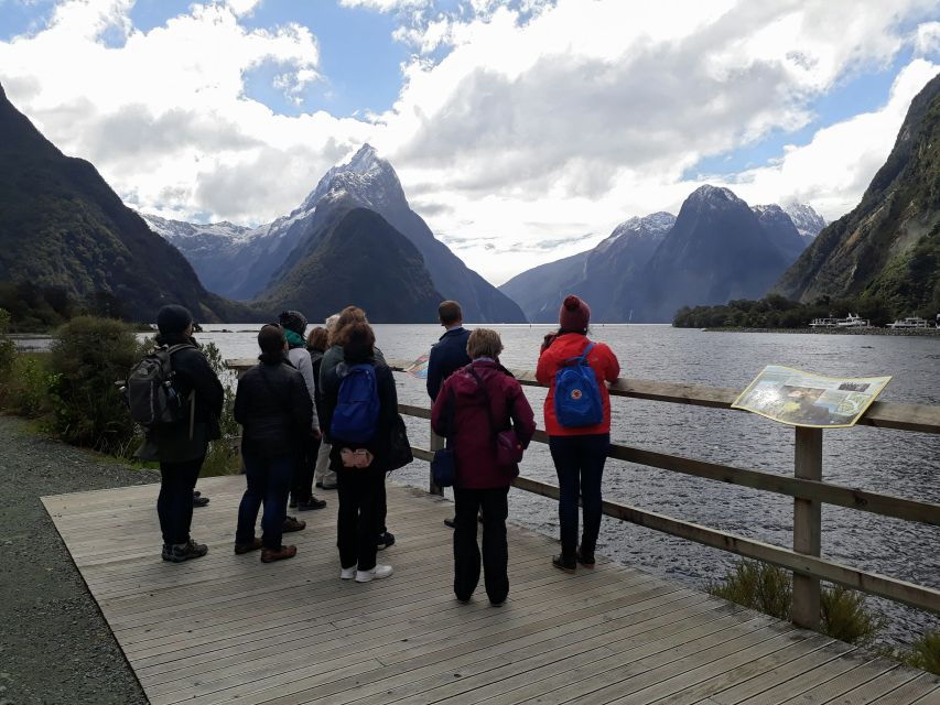 Queenstown: Milford Sound Scenic Flight and Nature Cruise