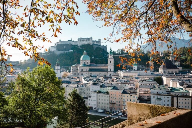 Salzburg: 2-Hour Guided Walking Tour With a Photographer