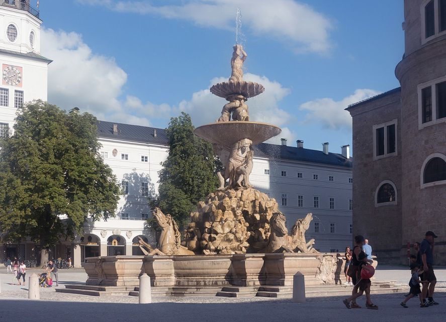 Salzburg: Private One-Way Transfer to Cesky Krumlov