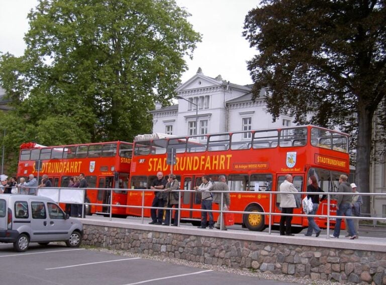 Schwerin: Hop-On Hop-Off Double-Decker Bus Tour