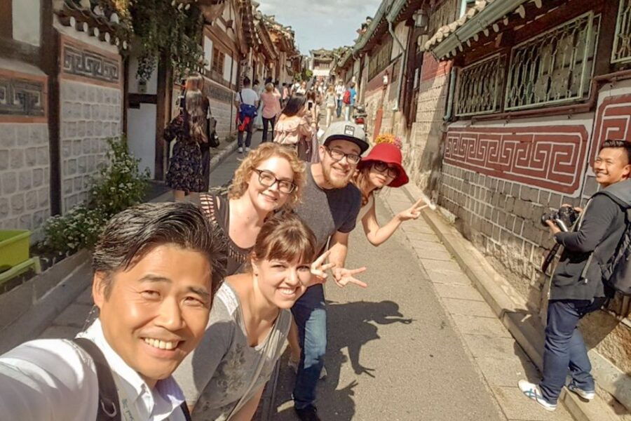 Seoul: Ancient Palaces and Scenic Points Walking Tour