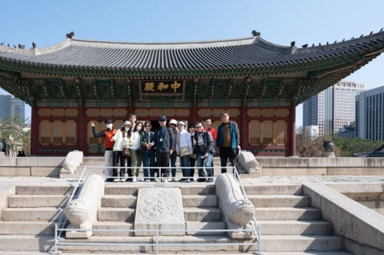 Seoul: Deoksugung Palace History Odyssey Walking Tour
