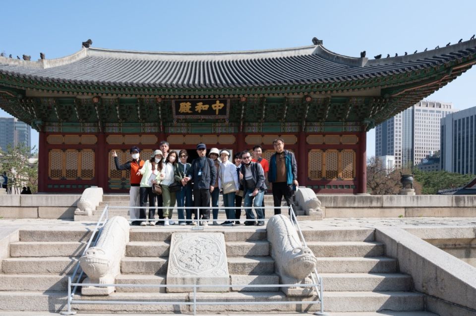 Seoul: Deoksugung Palace History Odyssey Walking Tour - Good To Know
