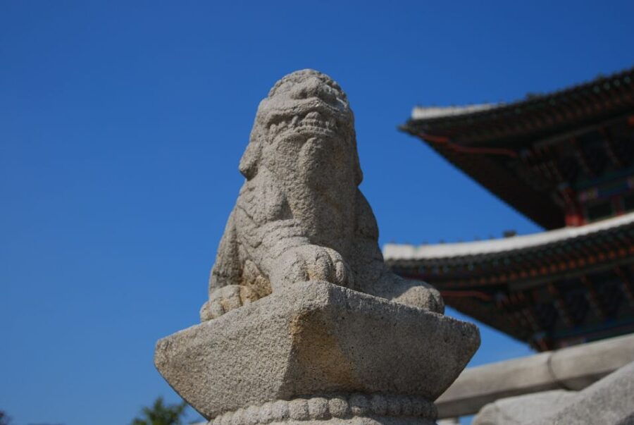 Seoul: Gyeongbok Palace, Bukchon Village, and Gwangjang - Good To Know