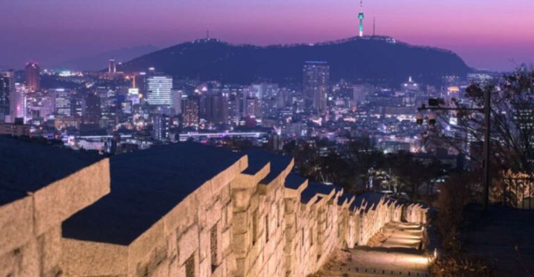 Seoul: Nighttime Tour of Palace, Market, Naksan Park & More