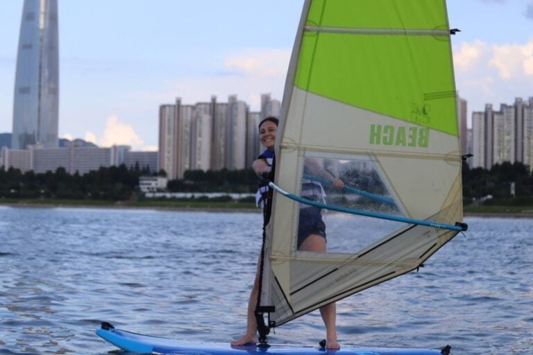 Seoul : Windsurfing & Foiling Experience