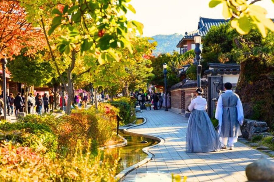 Seoul:Jeonju Hanok Village, Hanbok Rental, K-Choco Pie Class