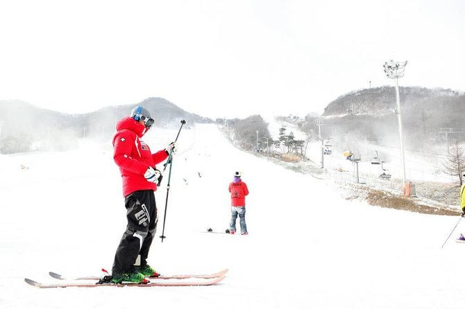 Ski Tour to Jisan Ski Resort or Yangji Ski Resort From Seoul
