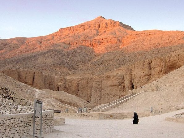 Small Group Hurghada to Luxor, Valley of the Kings by Van