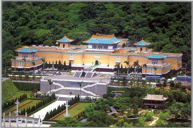 Small-group Vintage Taipei Day Tour Including National Palace Museum