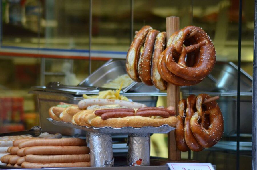Strasbourg: Traditional Food Group Walking Tour