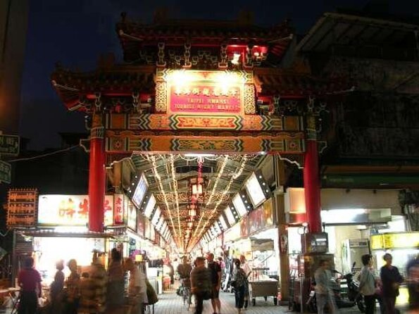 Taipei Food Tour: Historic Night Market and Convenience Store