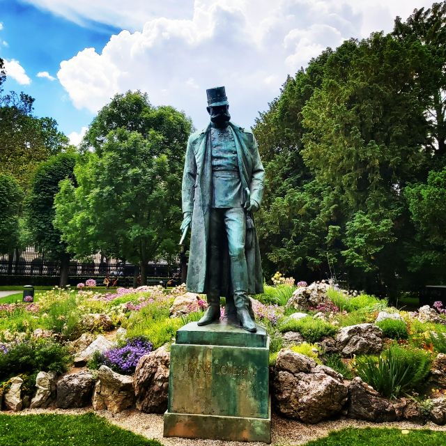 Vienna: Heldenplatz Square and Gardens Walking Tour - Good To Know