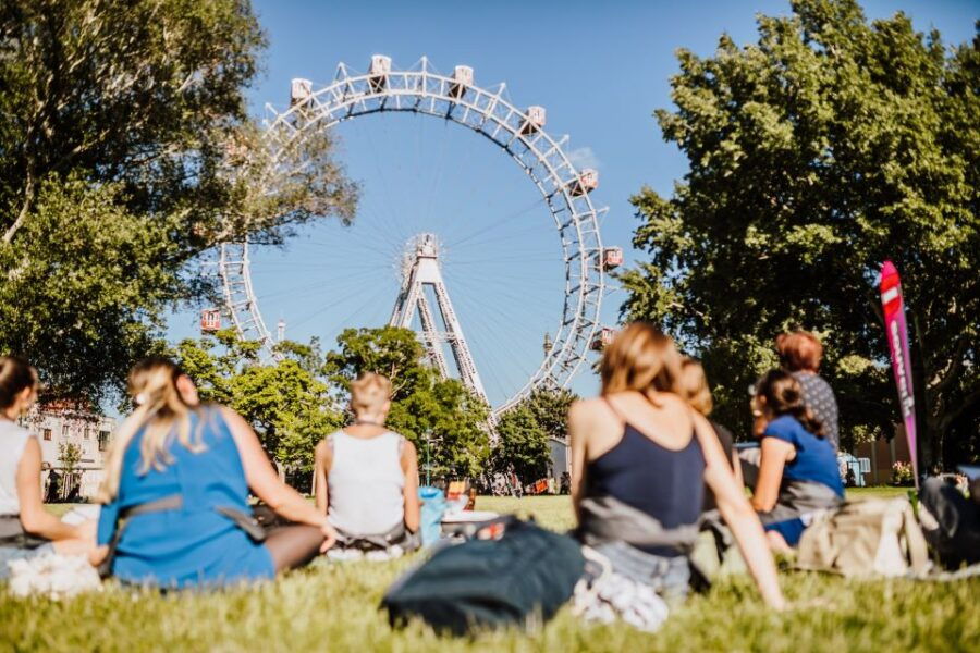 Vienna: Riesenrad Malunterricht Mit Lokalem Künstler - Good To Know
