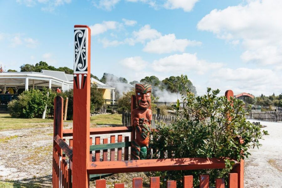 Whakarewarewa: Te Whakaurunga Ki Ngā Ara HōTaka